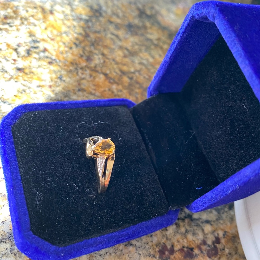 Solid gold citrine ring